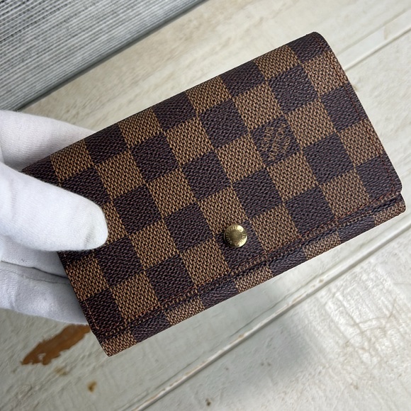 Louis Vuitton Damier Porte Monnaie Bifold Wallet - Picture 16 of 16